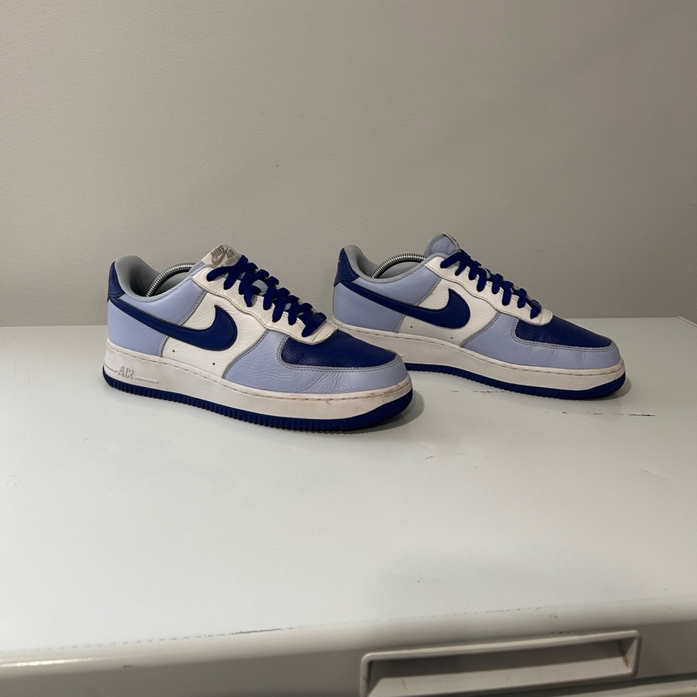 Nike Men's Royal Blue and White Sneakers